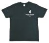 キャンプ用品ブランド・フォアウィンズ様のロゴマーク入りオリジナルTシャツの完成写真です。やや大き目に入れた左胸ロゴが素敵です！