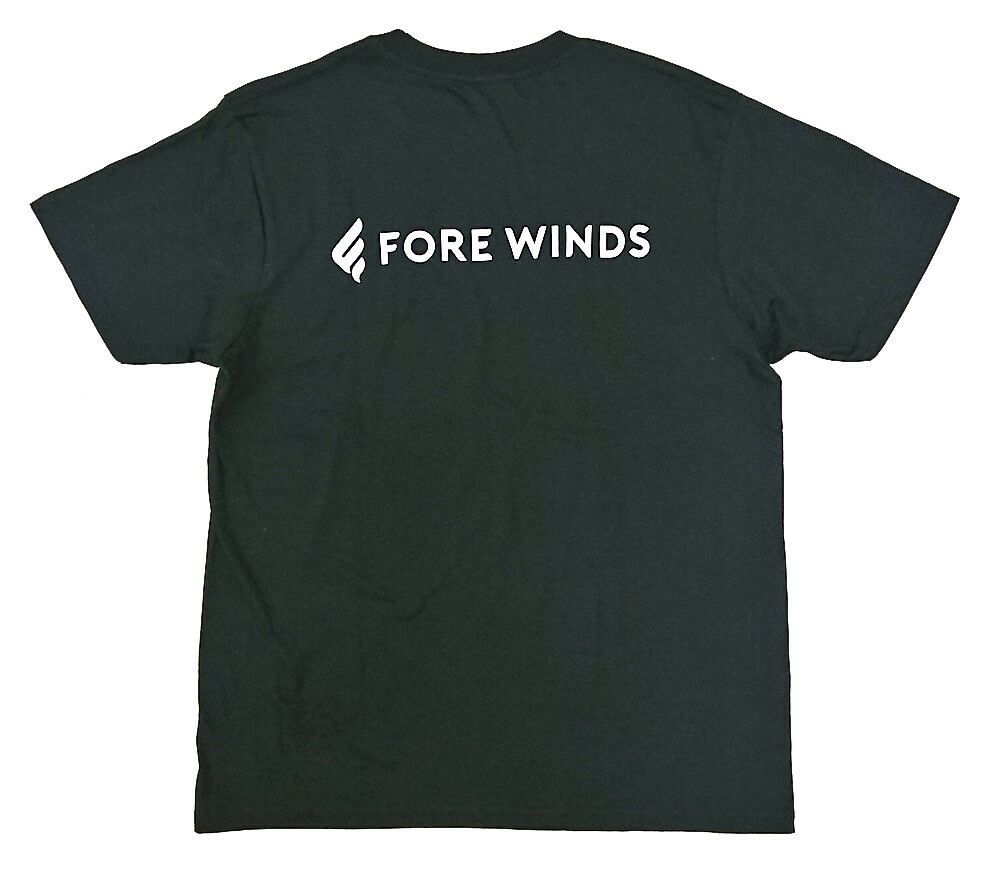 フォアウィンズ様の背中のオリジナルプリントは横長バージョンで名入れさせていただきました。