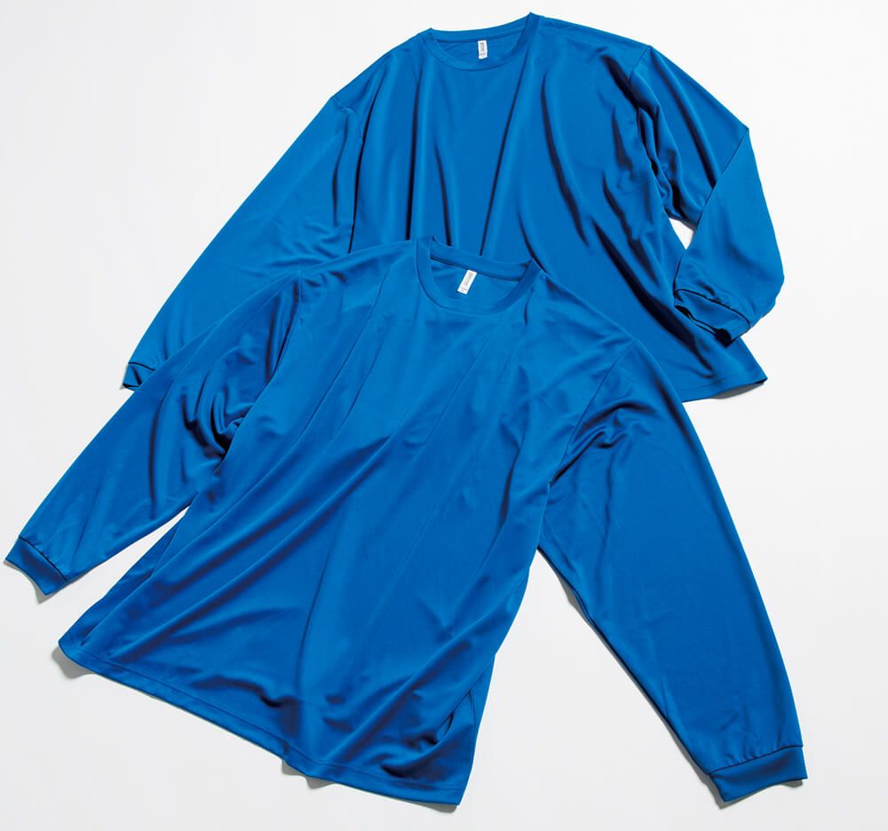 長袖Tシャツのロイヤルブルー