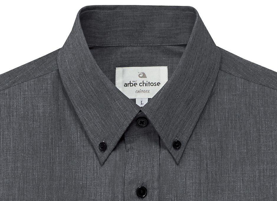 ブラック系のえり部分