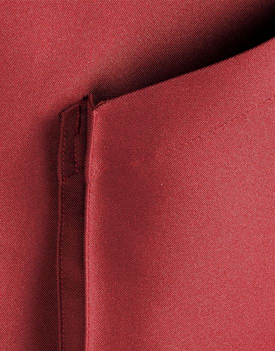 ポケットに広めのマチが付いているので収納に便利です。