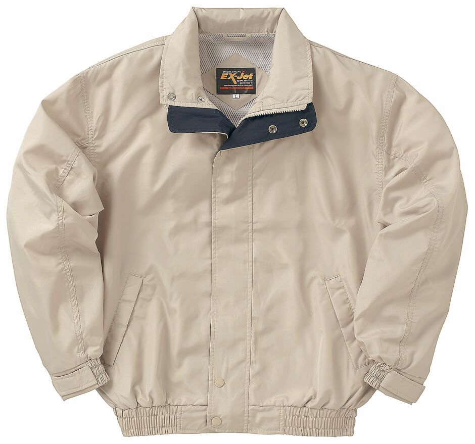 スタッフジャンパーを平置きした状態