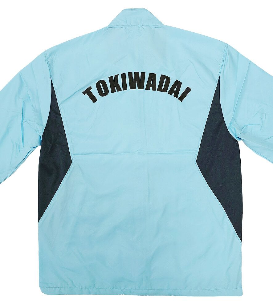 TOKIWADAIのネーム入りスタッフジャンパーの完成写真をご紹介です。<br>水色ジャンパーに黒文字プリントが良く目立ってGOOD！