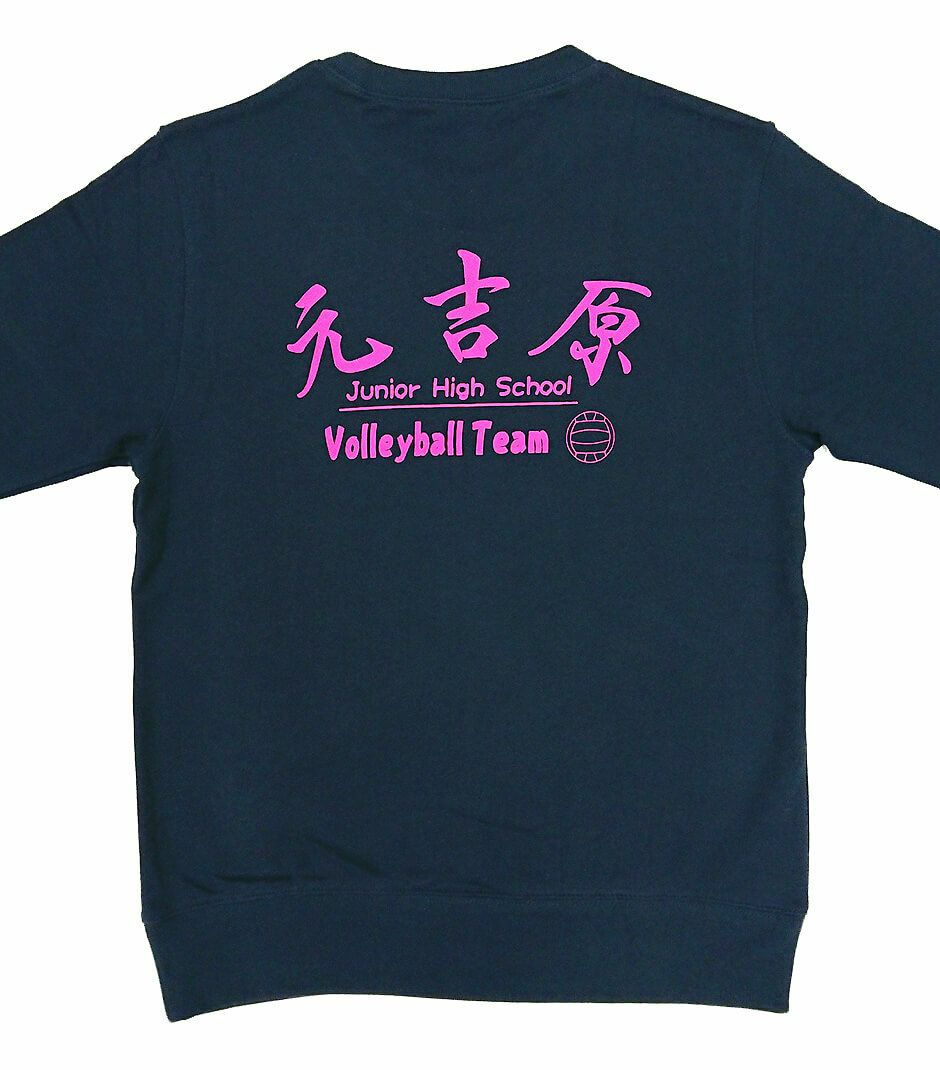 実際の中学校女子バレーボール部様のプリント完成写真です。<br>こんな感じでロゴプリントするカラーを明るい目の色でプリントするとアピール力アップですね♪