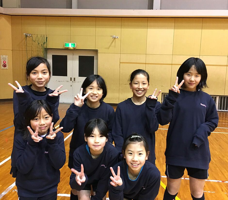 遷喬小学校少女バレーボール様の着用写真を紹介です。