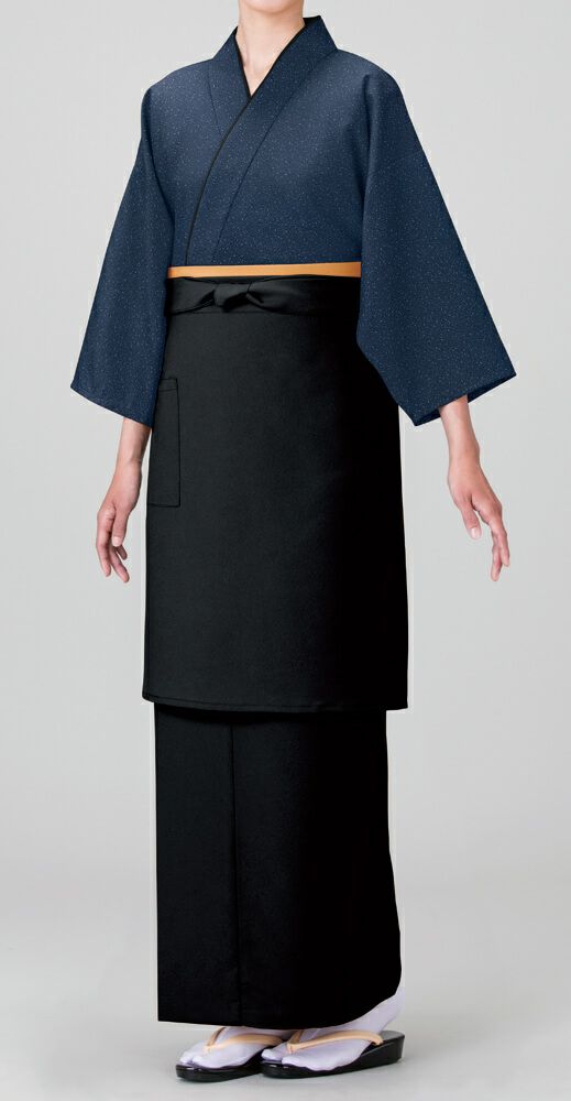 女性：作務衣の着用写真