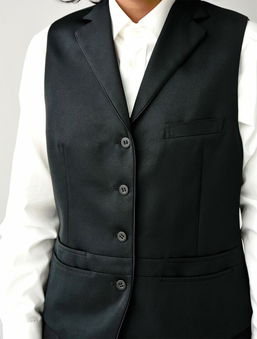 フォーマルベストを正面から撮影