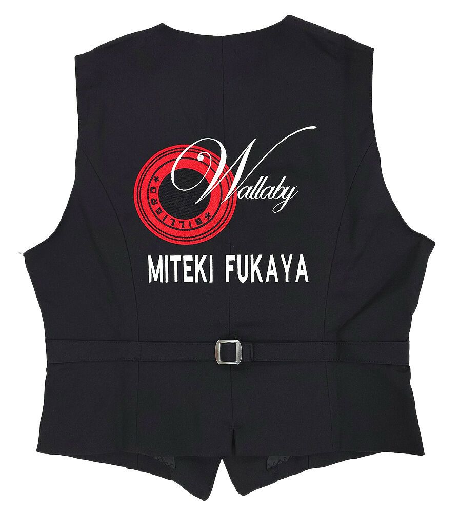 大阪府高槻市にあるビリヤード場ワラビー様のロゴ入り黒ベストの完成写真をご紹介します。<br>背中に大きく看板ロゴを刺繍しています。