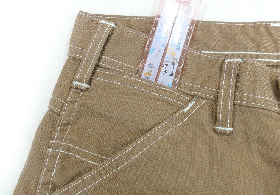 腰部分斜めポケットと名刺がスッポリ入るチケットポケット付（約6.5?Bの深さ）