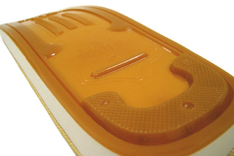 アメ底ソールのアップ画像／やわらかいので食い付きが良いです！！！