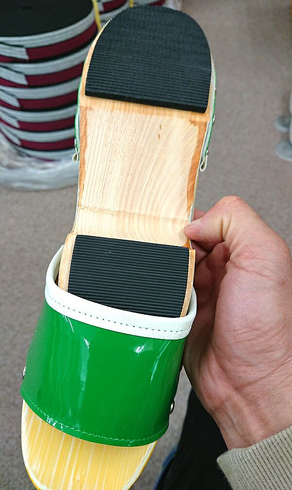 東京都世田谷区に在住の個人の方から１足ご注文いただきました。<br>飲食店、温泉ホテル、民宿、企業さま以外の一般の方からのご注文も１足から受付中ですのでご安心ください