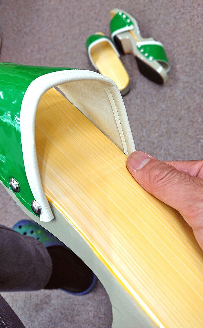 三重県桑名市にある金物屋さんからグリーン２足のご注文をいただきました。<br>やはり何年経っても１番人気はこのグリーンのバンドでございます