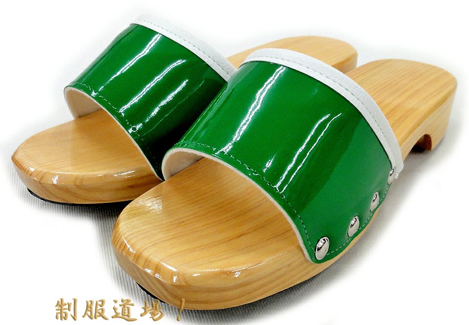 グリーン（緑色）※こち亀の両さんが履いているのと似ているカラーの木製便所サンダル