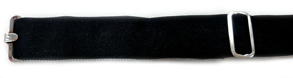 アジャスターで長さ調整可能です（首周り最大45cm）