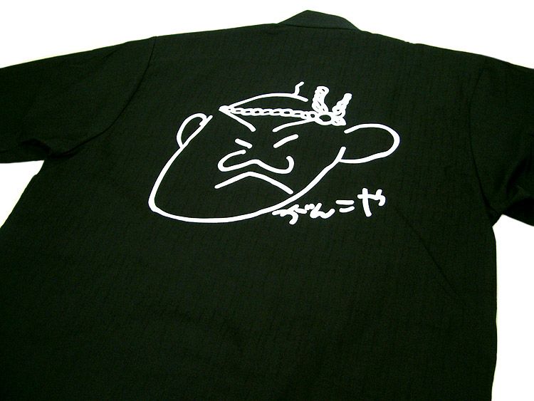 背中に大きくオリジナルプリントじゃ！