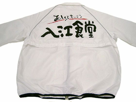 こんな感じで背中に大きくオリジナルプリント