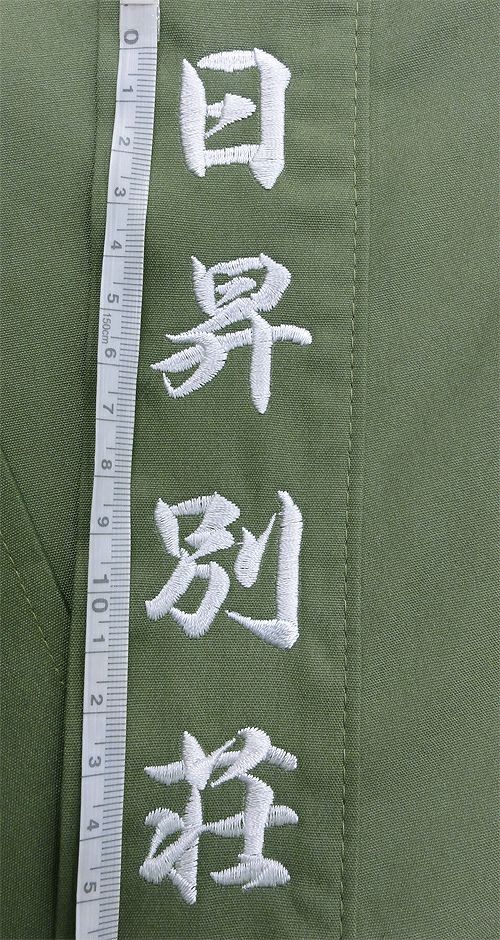 白色で刺繍を入れさせて頂きました！