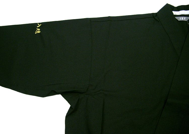 こんな感じで右袖にネーム刺繍しました！