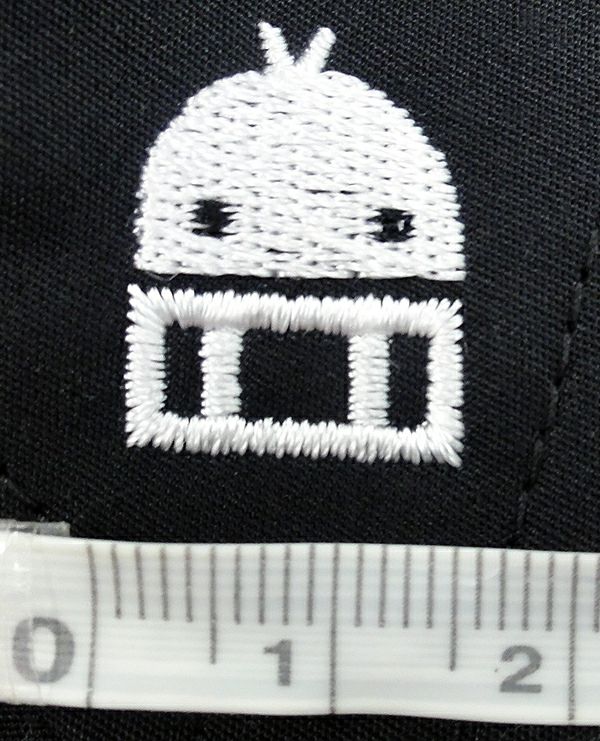 横は1,5cmぐらいの大きさです。