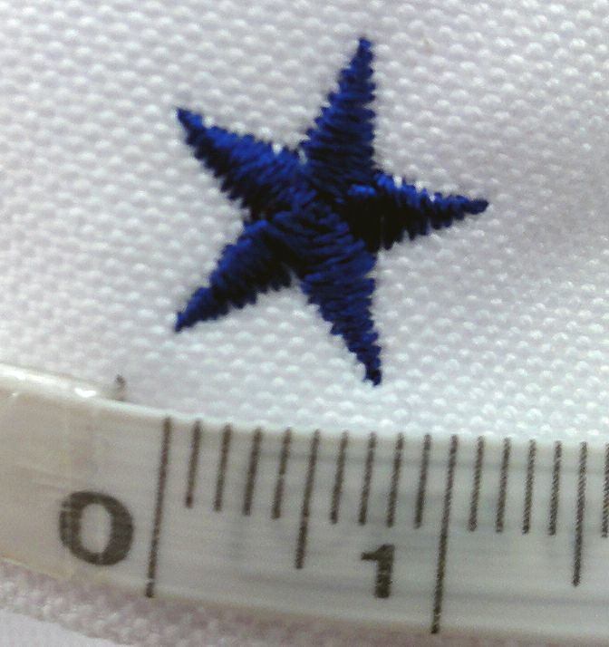 大きさは約1cm程度です。