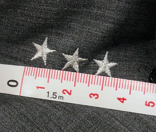 星マークはひとつ1cm程で刺繍を入れました。
