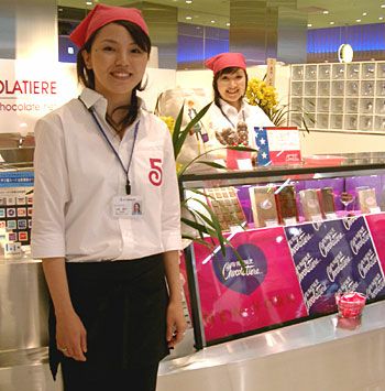 お店に行くとかわいい２人がお出迎え♪