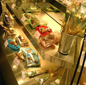 飛行機も一番下のバラも全部チョコレートなのだ！