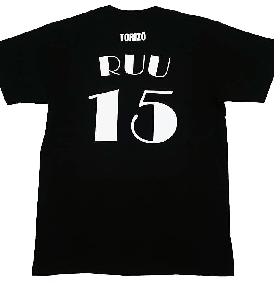 背中には個人名と背番号のナンバーをプリントいたしました。