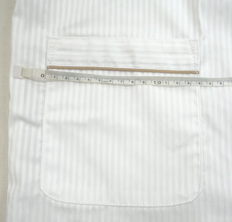 ポケットの大きさは横幅約１４cm。