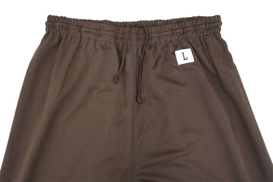 腰はヒモとゴム仕様です。