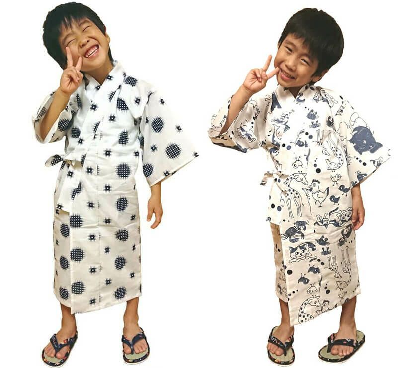 子供用館内着浴衣の写真（右からUK601・UK603）  /  ★男の子【身長】１０５cm ※「小」サイズを着用  