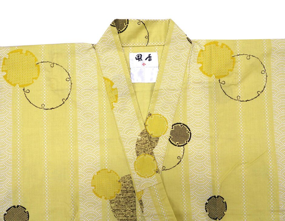 「YU-3784」の衿元をアップで撮影です。