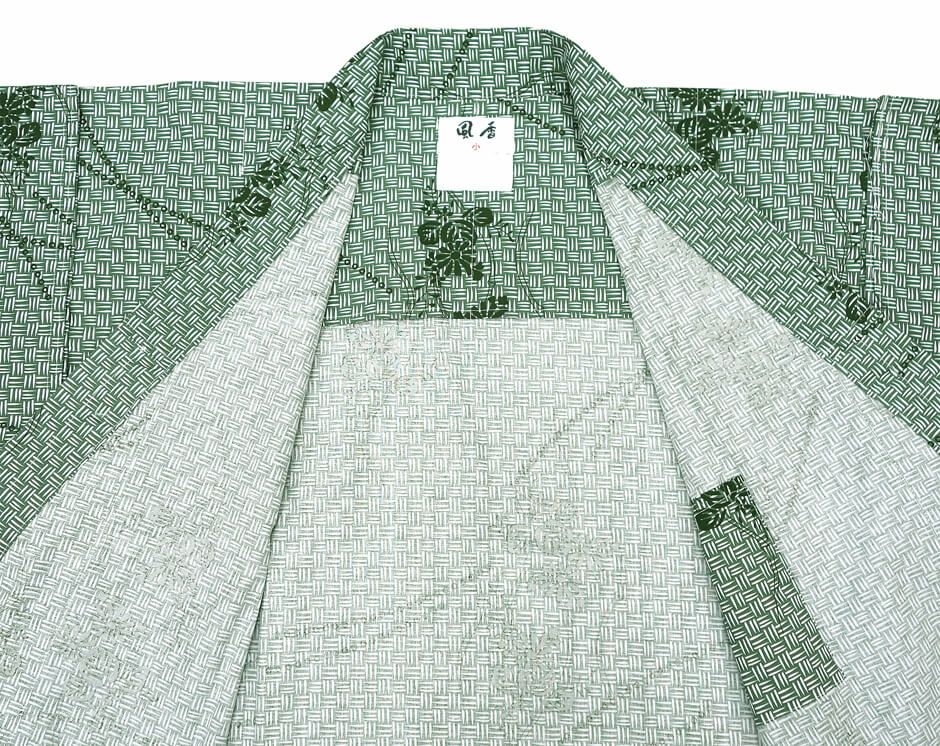 胸部分を開いて撮影しました。