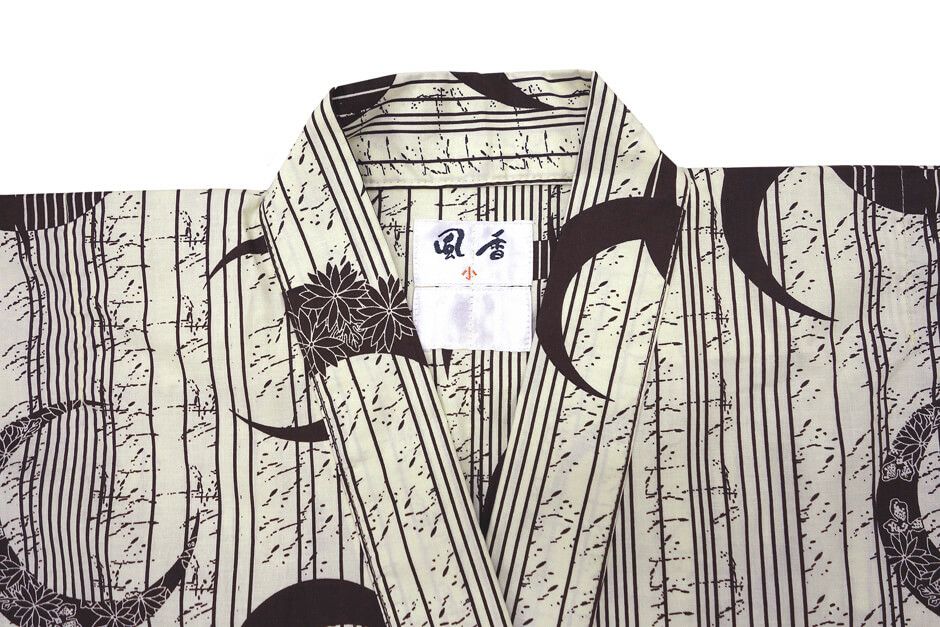 衿元をアップで撮影しました。