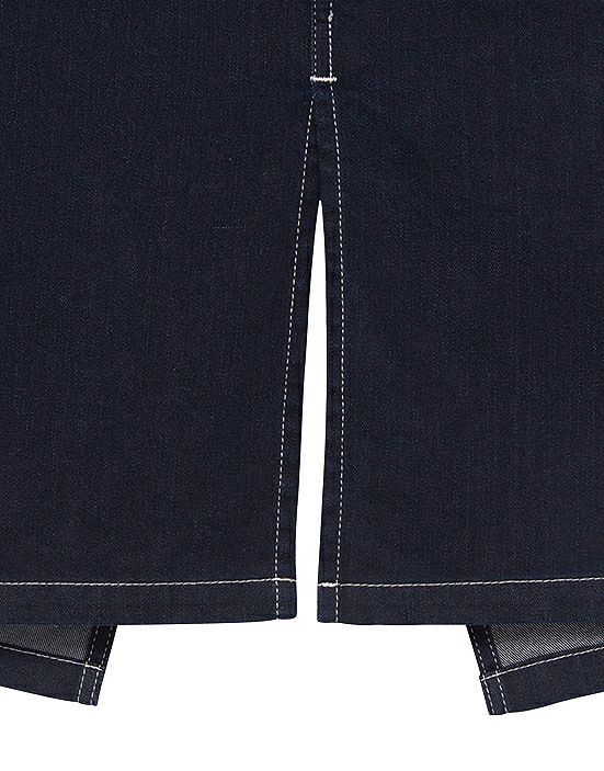 フロントにスリットが入っていて歩きやすい設計！