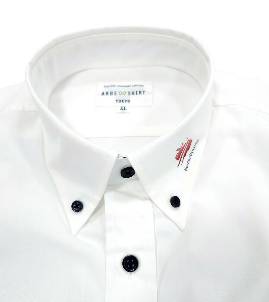 Yシャツのエリにオリジナルプリントを入れた状態を真上から撮影いたしました。<br>このようなバランス位置でオリジナルプリントしました。