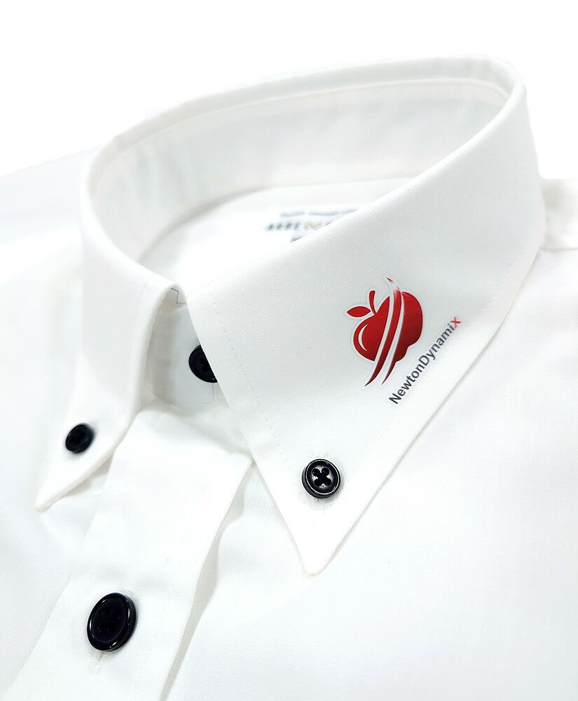 フルカラー熱転写プリントで名入れしているのでグラーデショーンデザインを入れる事が可能です。<br>かっこいいオリジナルYシャツの出来上がりです！