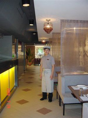 こんな感じでキャスケットとシャツ、エプロンとセットで購入いただきました。