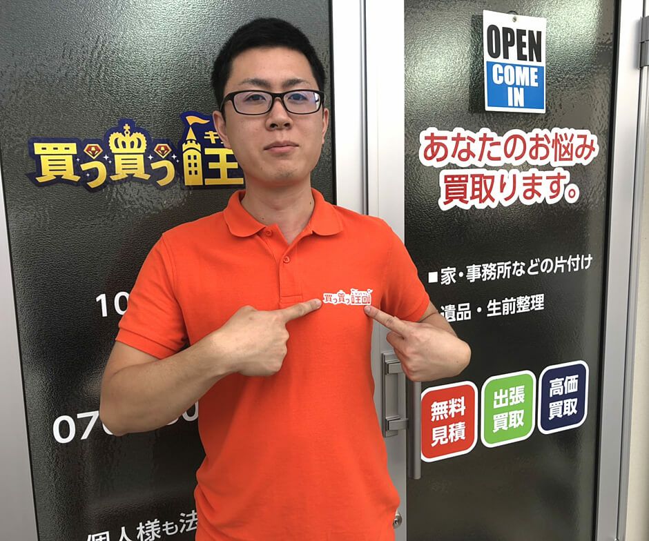 名入れポロシャツ着用いただきリサイクルショップ様の店舗前でパチリと撮影！