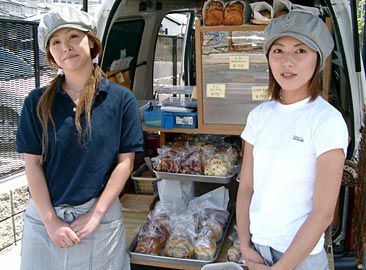 最後にもう１度、エプロンとキャスケットの着用写真をパチリと撮影！