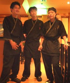 到着時に撮影いただきましたがバッチリ名入れ作務衣が似合っています！