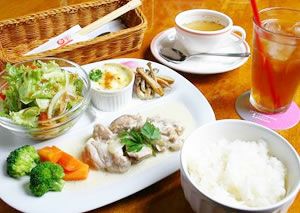 お昼のランチタイムメニュー