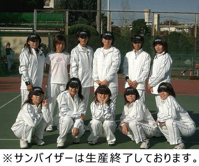 名入れサンバイザーをかぶって試合前に全員集合写真を撮影