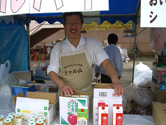 店主の森田さんも記念撮影