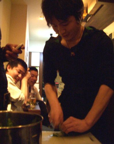 キュウリの早切り大会を開催中