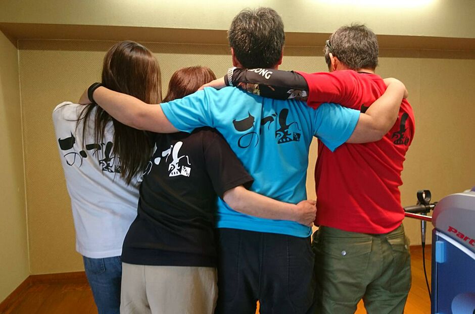 スクラム組んで仲良い皆様達♪