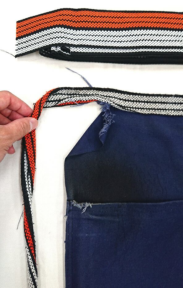 アップで見るとボロくなりながら紐が丸まったような状態