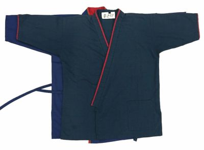 上がお客様の作務衣（さむえ）で下が弊社の商品