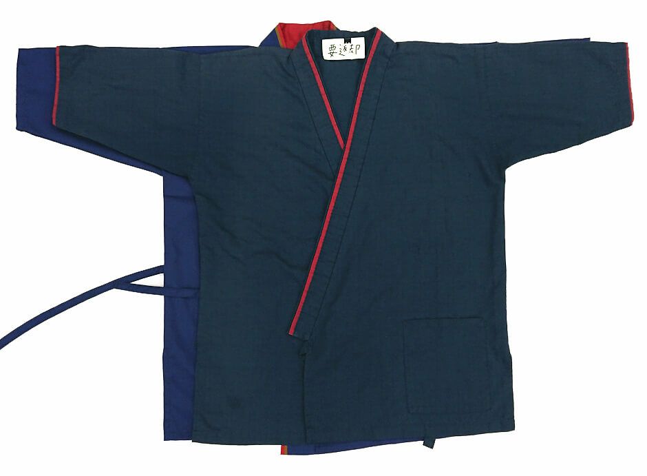 上がお客様の作務衣（さむえ）で下が弊社の商品