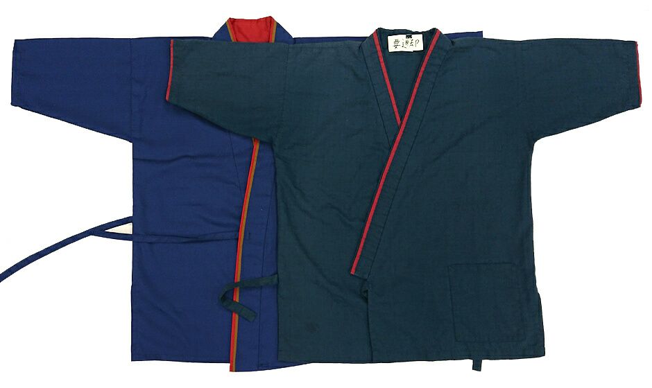 もう少し分かりやすくずらしてみました。<br>上の作務衣の形に合わせて作りました！